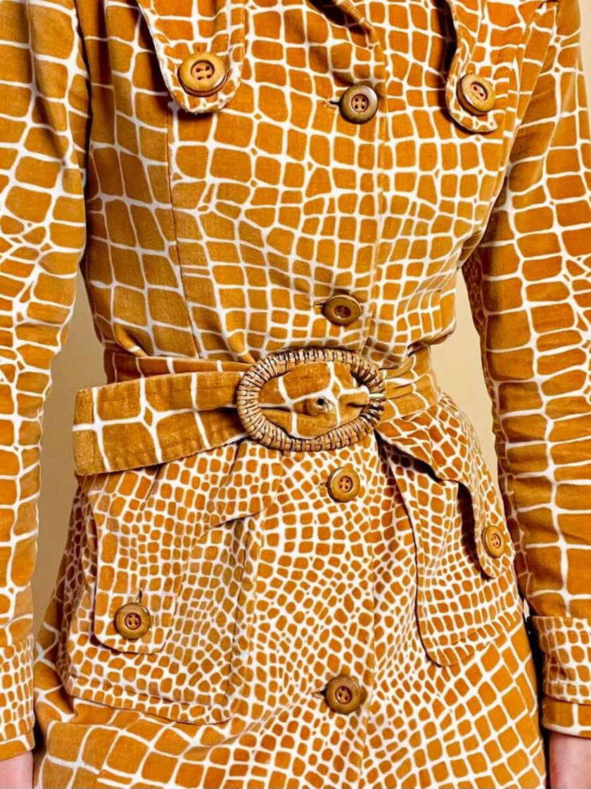 Trench sartoriale in velluto stampato fantasia giraffa