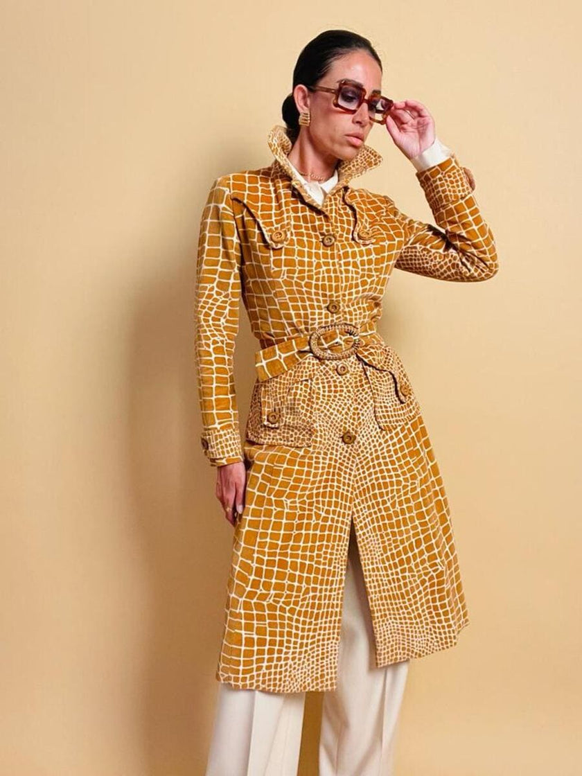 Trench sartoriale in velluto stampato fantasia giraffa
