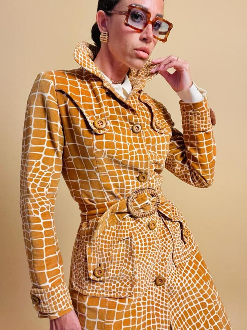 Trench sartoriale in velluto stampato fantasia giraffa