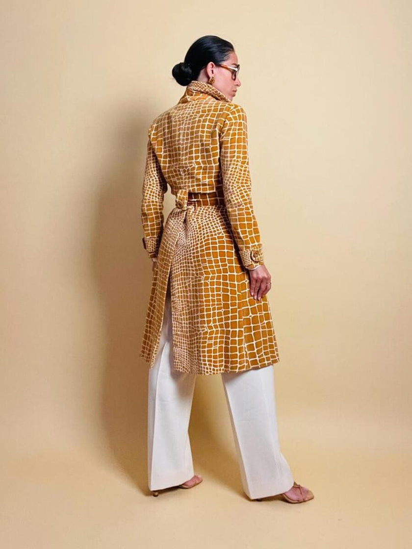 Trench sartoriale in velluto stampato fantasia giraffa