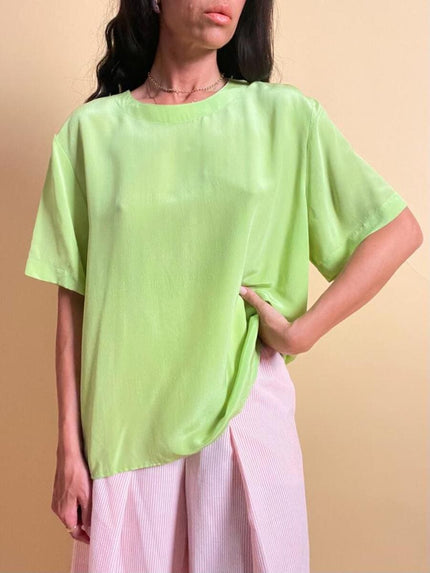 T-shirt in seta verde mela nuova con cartellino