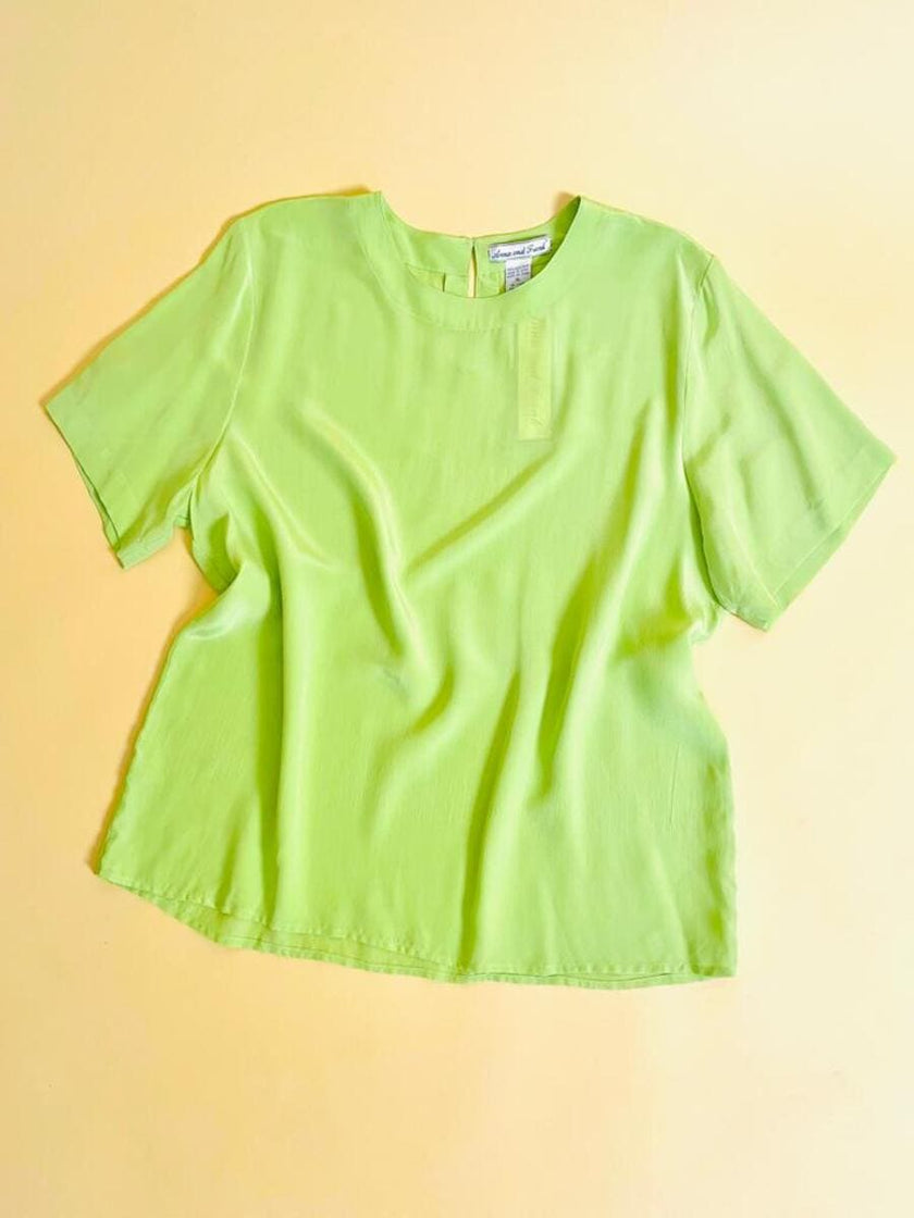T-shirt in seta verde mela nuova con cartellino