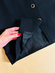 Petite robe noire avec boutons bijoux « Yves Saint Laurent »