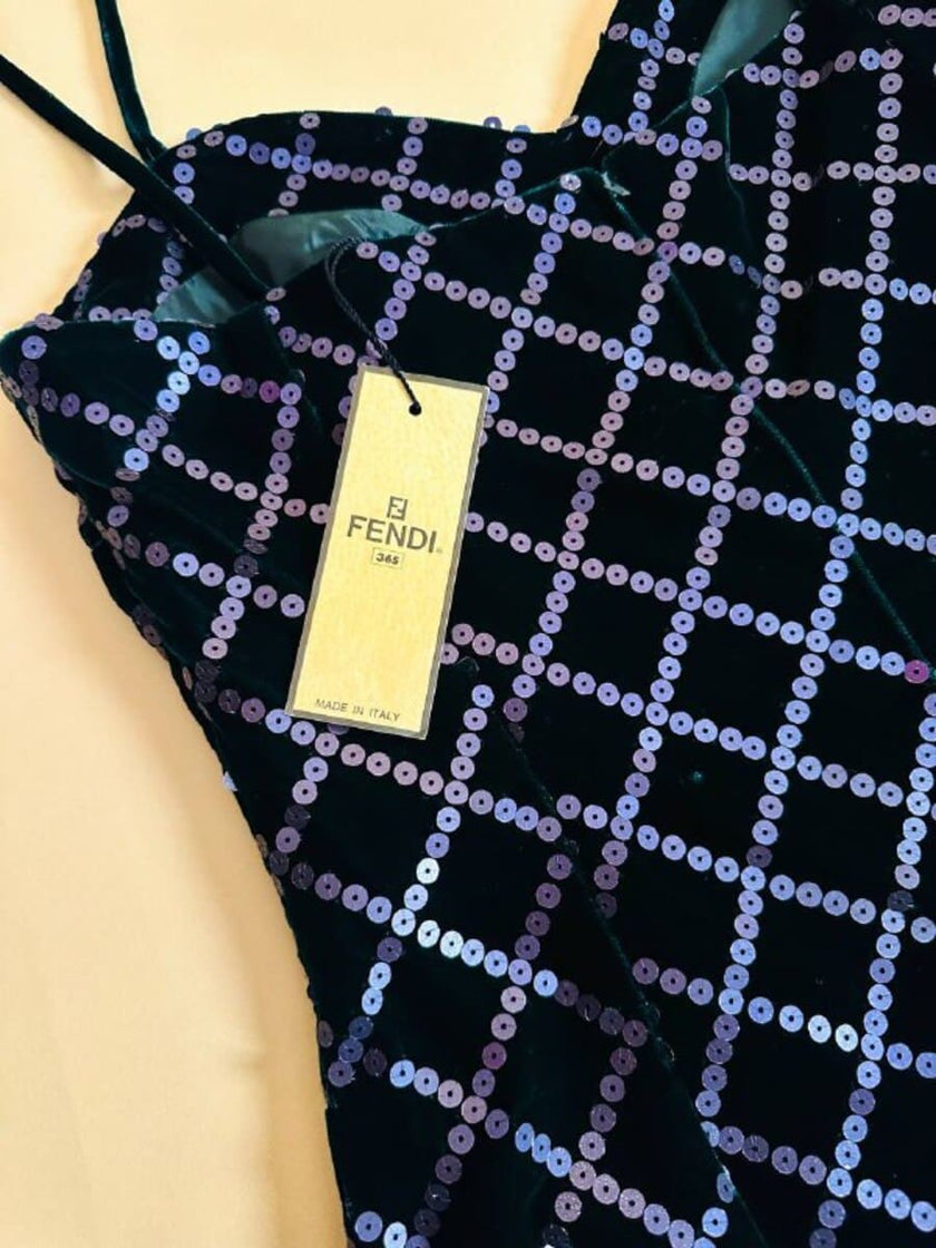 Tubino in velluto verde bottiglia con ricamo in paillettes a losanghe 