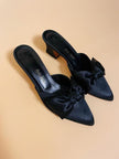 Mule in raso nero con maxi fiocchi Andrès Sardà