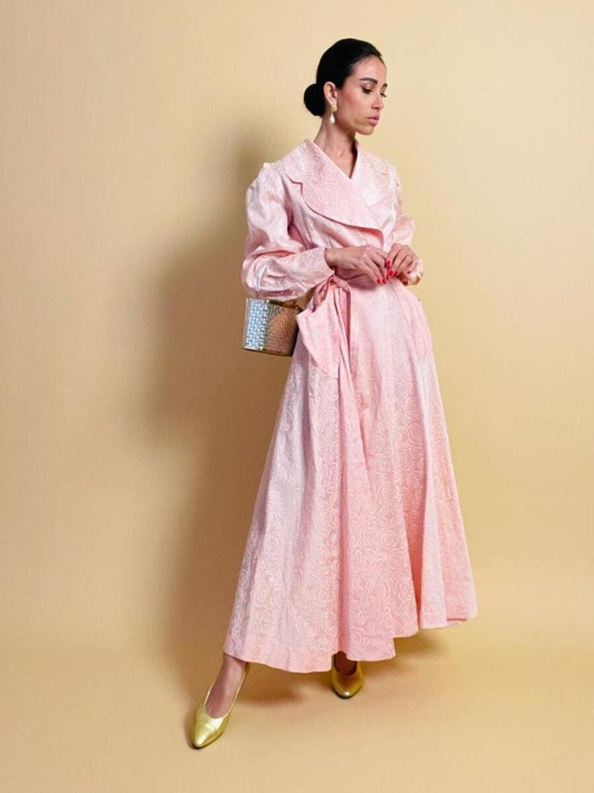Wrap dress in raso rosa con rose bianche floccate