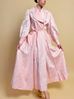 Wrap dress in raso rosa con rose bianche floccate