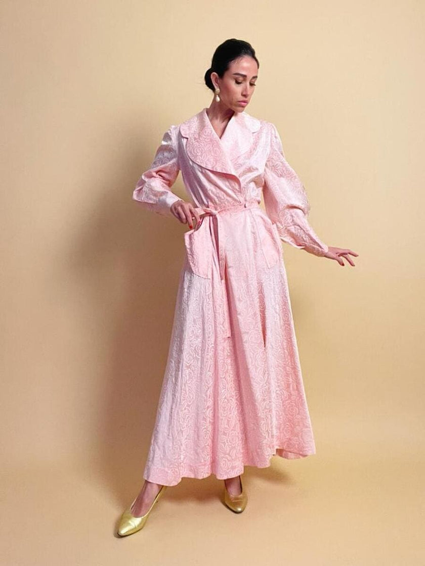 Wrap dress in raso rosa con rose bianche floccate