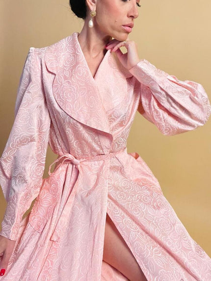Wrap dress in raso rosa con rose bianche floccate