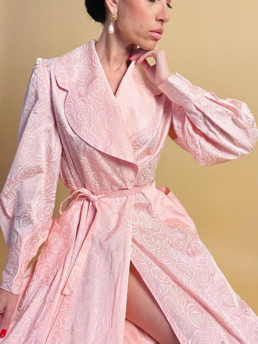 Wrap dress in raso rosa con rose bianche floccate