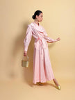 Wrap dress in raso rosa con rose bianche floccate