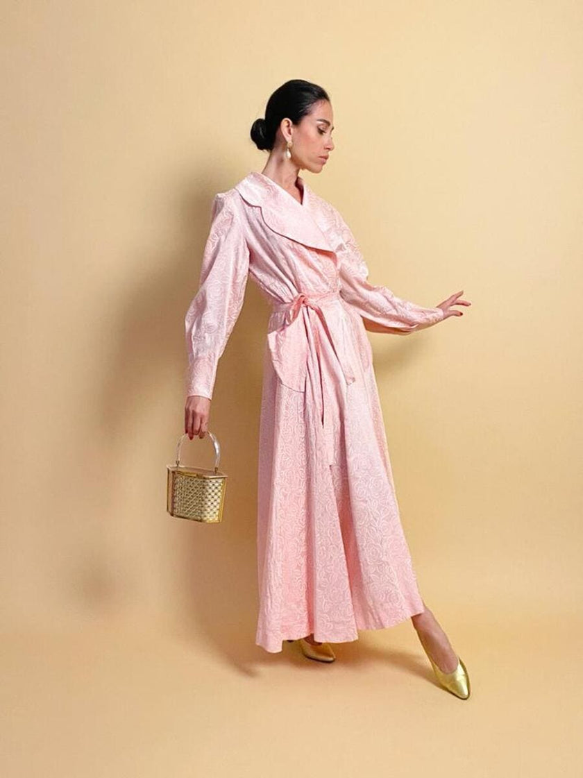 Wrap dress in raso rosa con rose bianche floccate