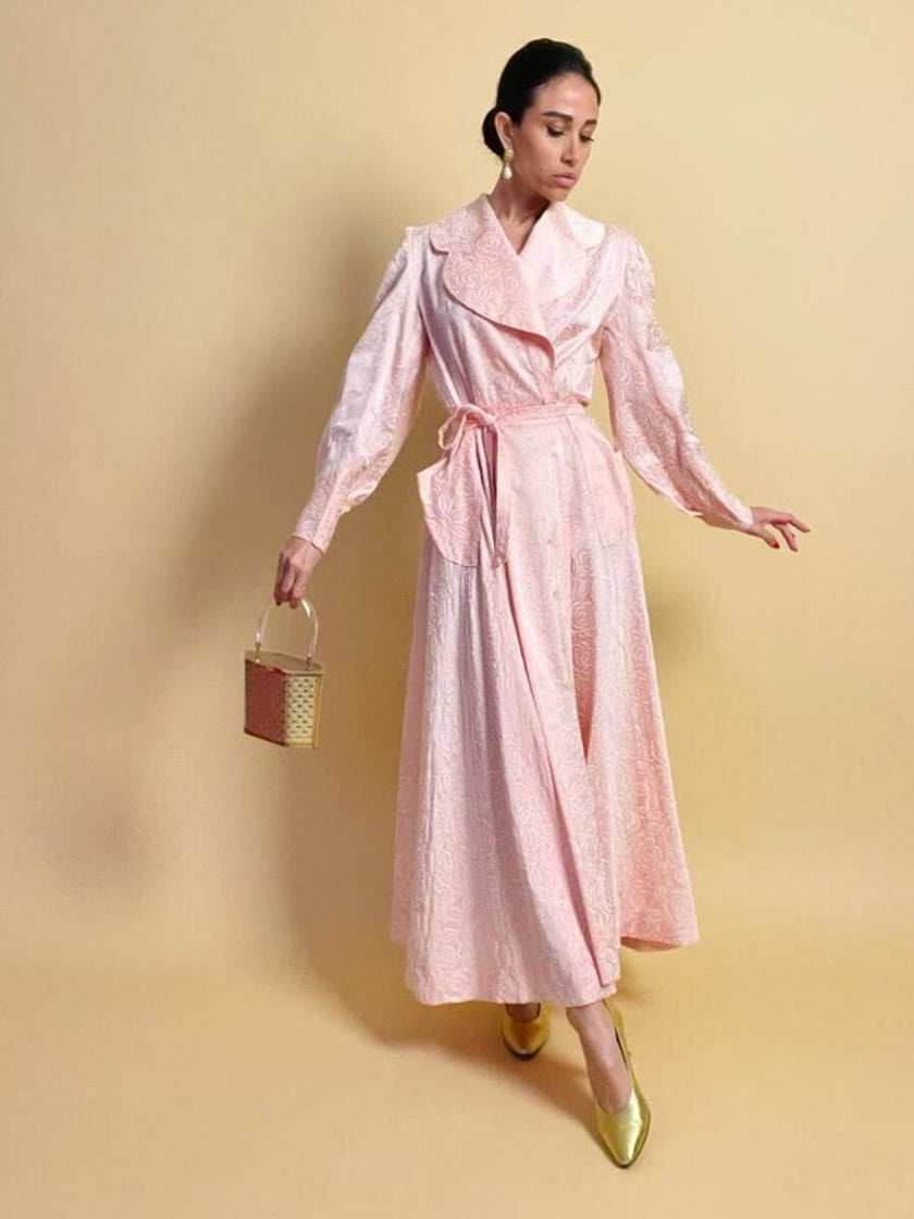Wrap dress in raso rosa con rose bianche floccate