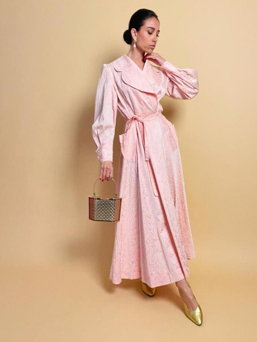 Wrap dress in raso rosa con rose bianche floccate