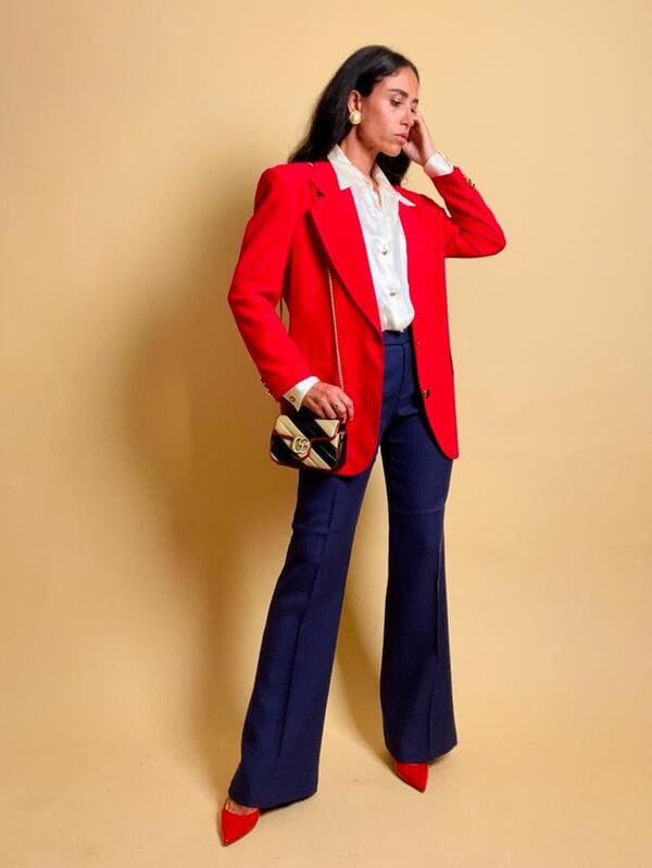 Blazer in seta rossa con bottoni oro