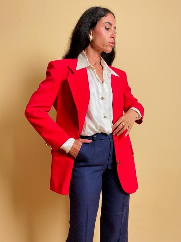 Blazer in seta rossa con bottoni oro