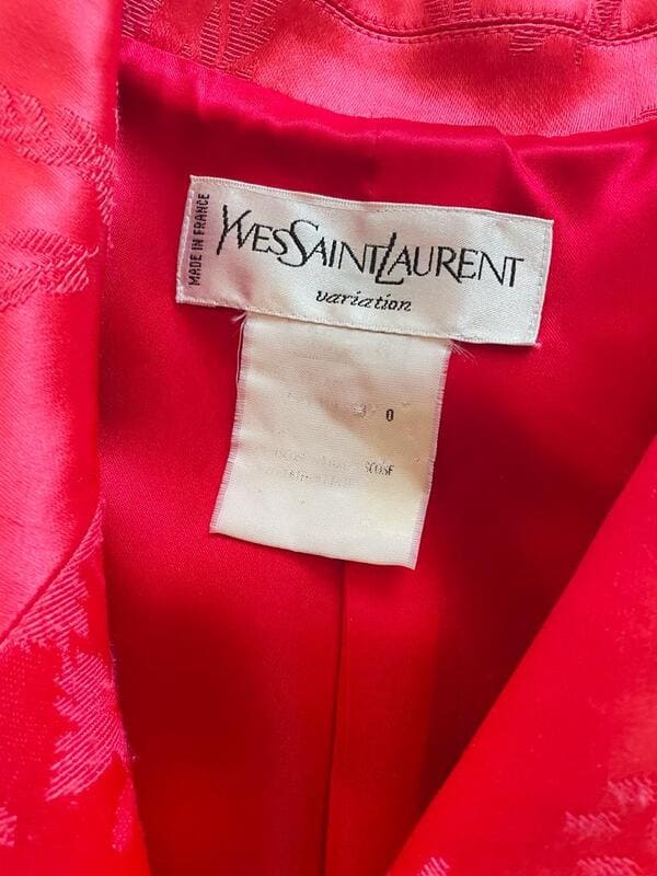 Blazer Yves Saint Laurent in seta Jaquard damascata rosa geranio