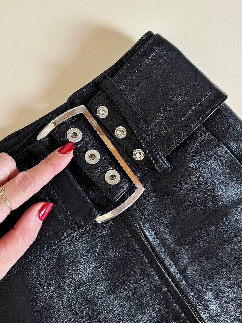 Minigonna in pelle con zip laterale e maxi cintura in coordinato “La Loggia”