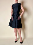 Abito sartoriale in shantung nero con bolero in coordinato
