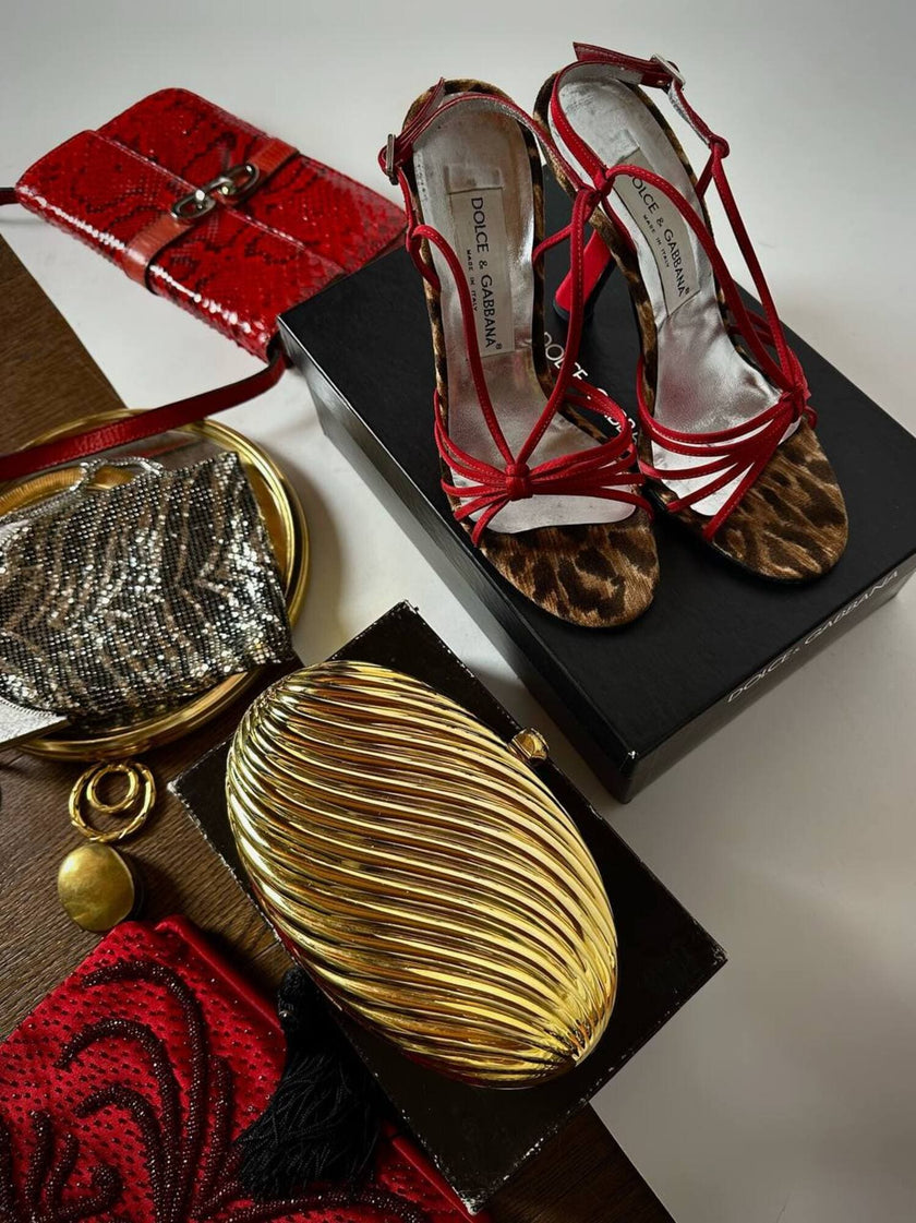 Sandalias vintage Dolce & Gabbana en crepé rojo y terciopelo con estampado de leopardo