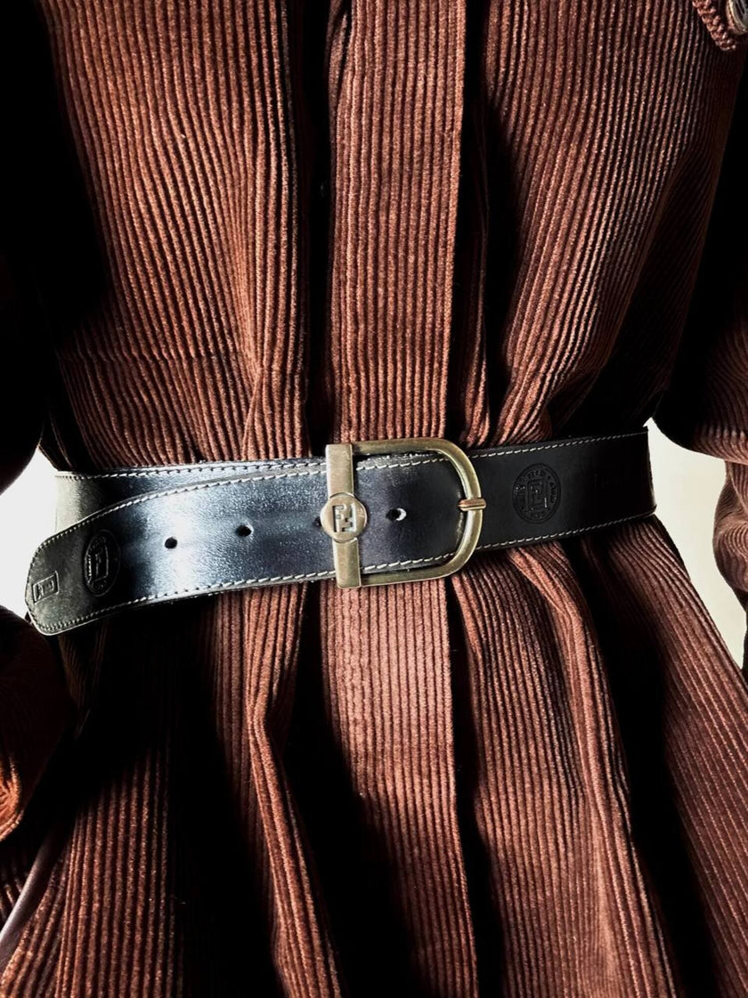 Cintura Fendi vintage in pelle testa di moro con loghi a caldo