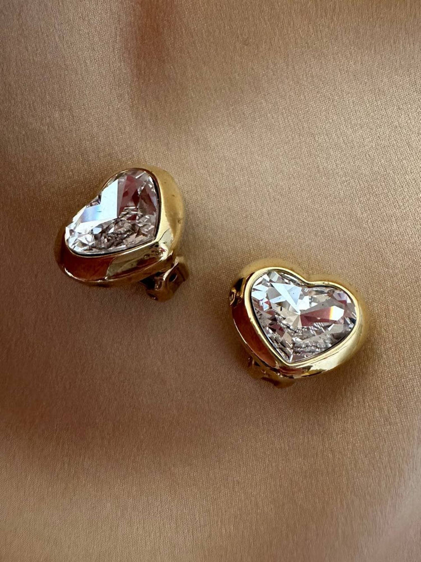 Clip dorate a forma di cuore con strass centrale