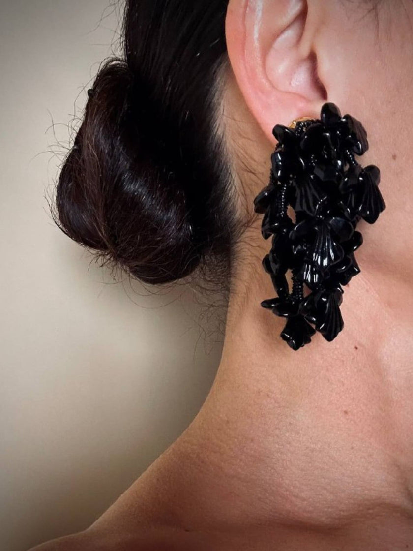 Clip a grappolo realizzate con perline nere