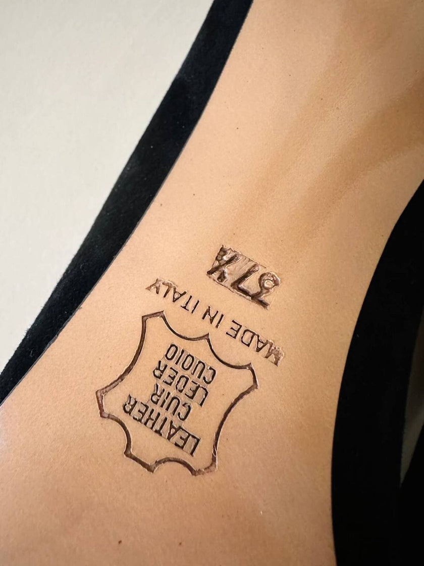 Décolleté in suede nero con taglio a punta “Yves Saint Laurent”