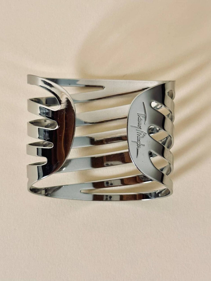 Manchette in metallo scavato argento “Thierry Mugler”