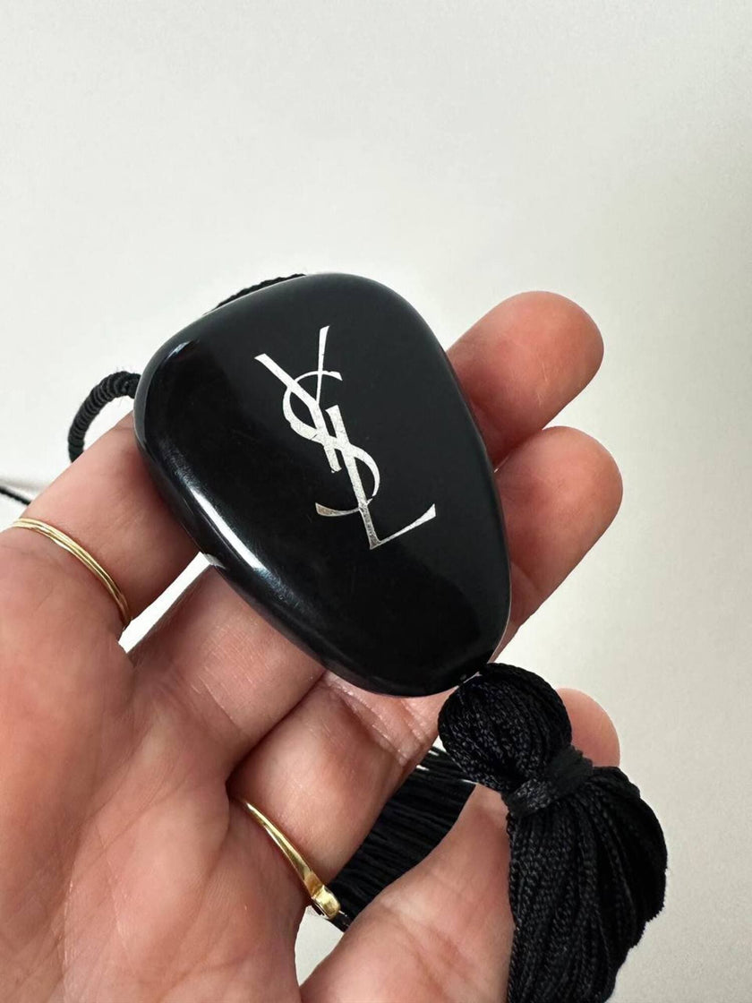 Collana vintage Yves Saint Laurent con pendente nappa couture – gioiello diffusore di aroma