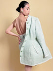 Tailleur sartoriale haute couture in tweed verde acqua marina con maxi bottoni gioiello