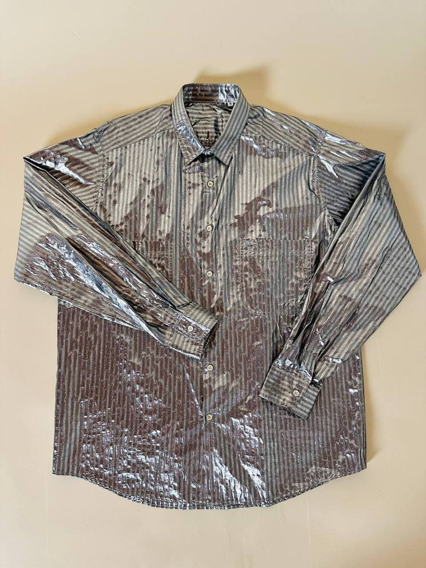 Camicia oversize in lamé argento lavorata a righe