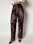 Pantalone vintage a vita alta in raso jacquard nero e rosso fantasia bambù e fiori di prugno