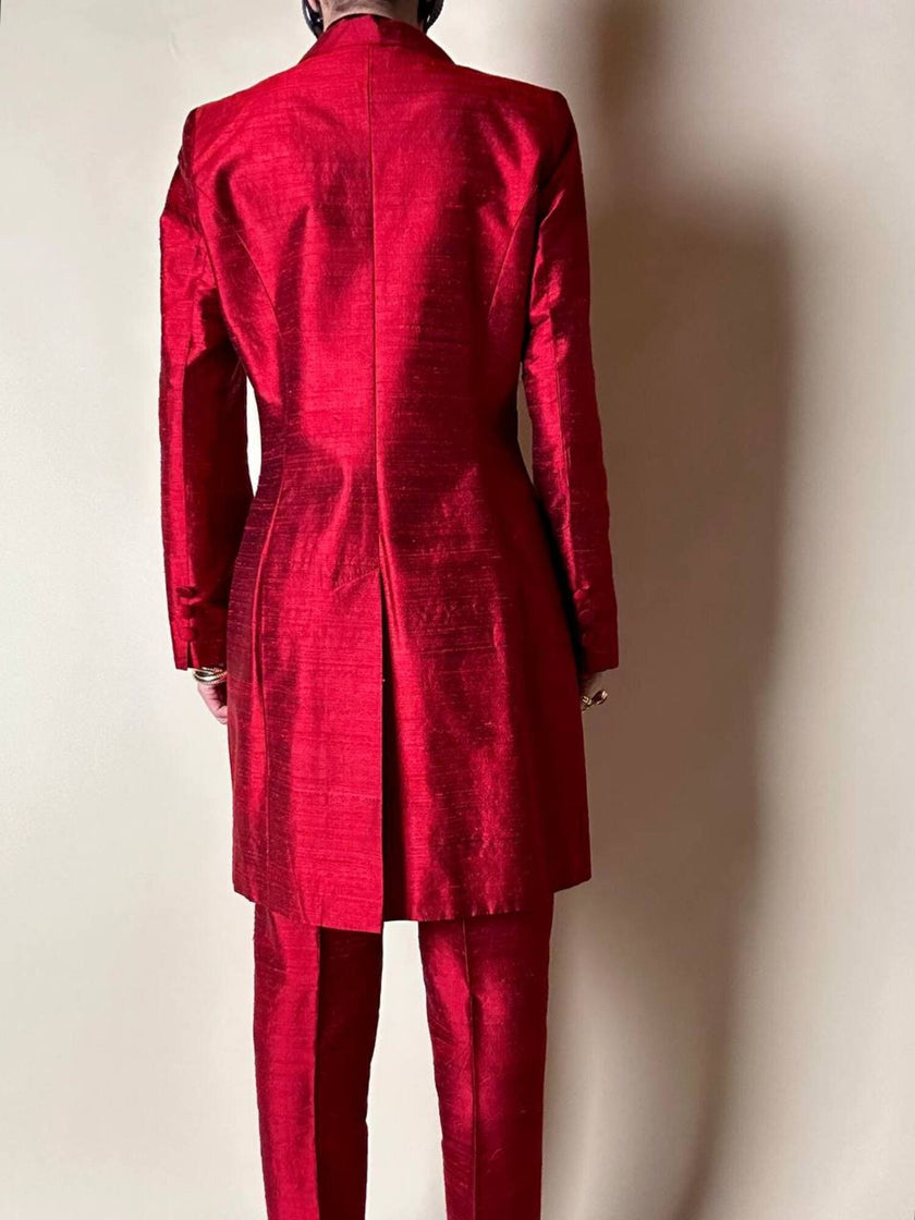 Tailleur pantalone rosso in shantung di seta grezza