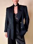 Blazer nero con inserti di pizzo macramè 