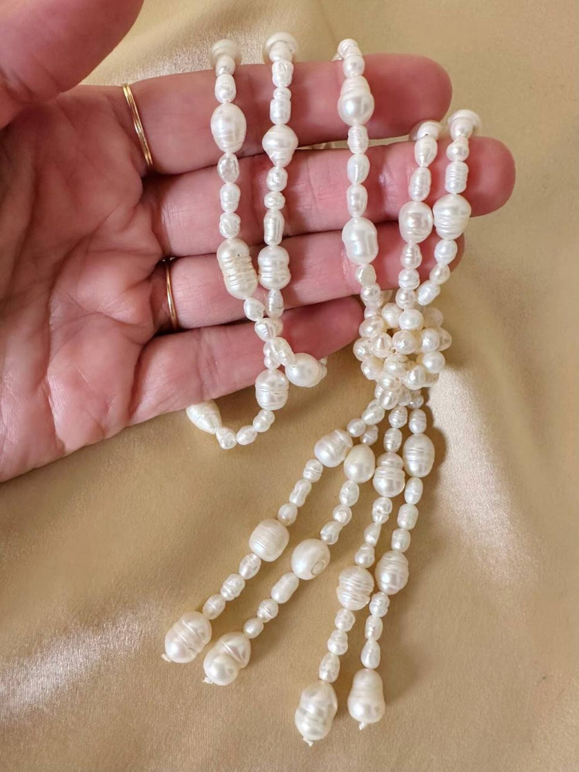 Collana lunga con nappa realizzata con perle naturali d’acqua dolce