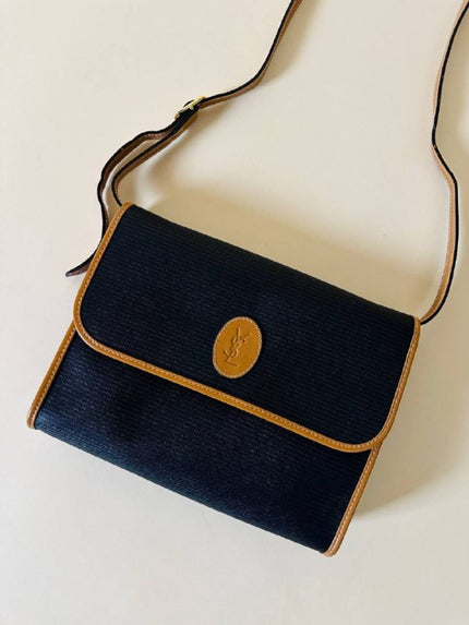 Borsa messenger in pelle nera stampata con profili cuoio “Yves Saint Laurent”