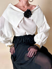 Blusa vintage Yves Saint Laurent bianca con grande balza e rosa nera