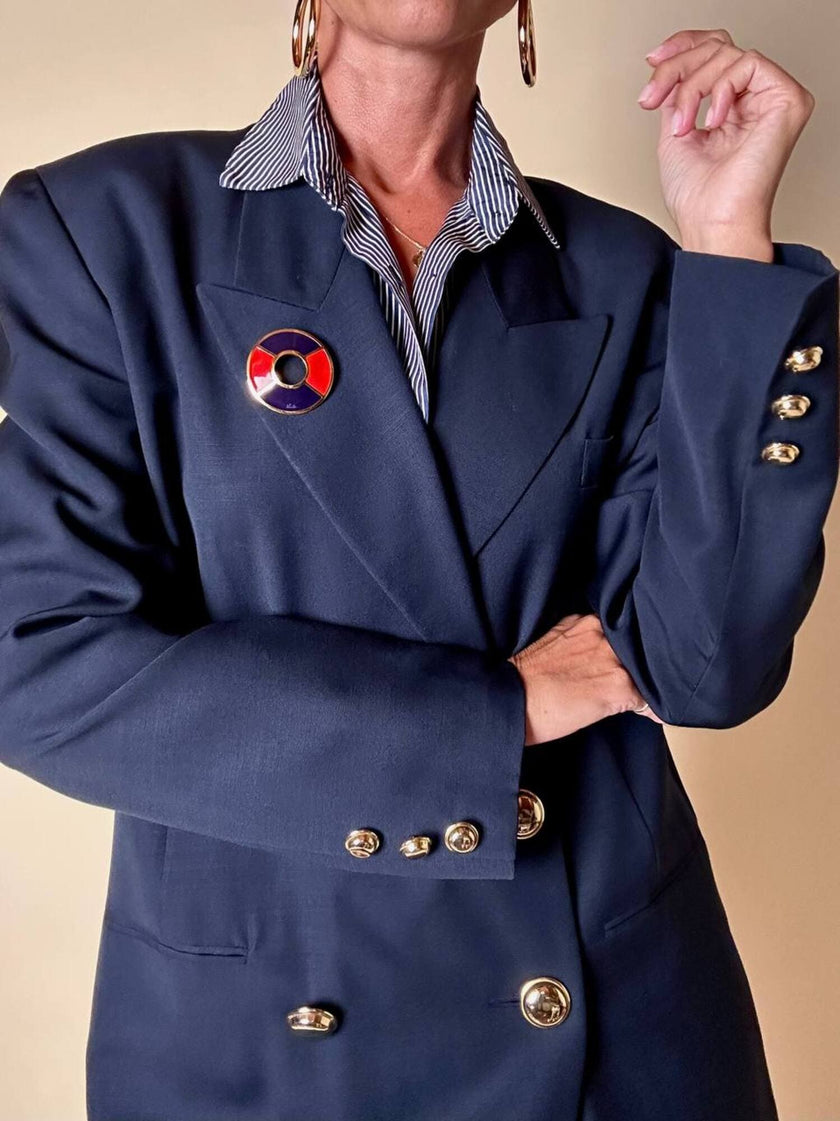 Spilla Yves Saint Laurent a forma di salvagente in metallo oro e smalto rosso e blu