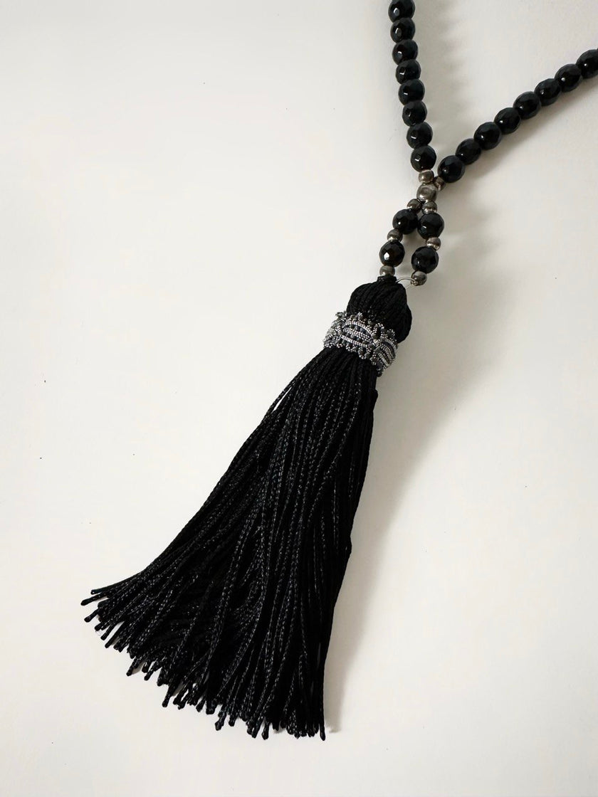 Collana vintage Spicchi di Mare con perle sfaccettate di Jet e nappa couture