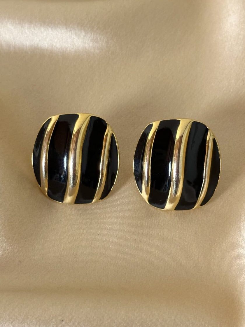 Clip in metallo dotato con dettagli in smalto nero