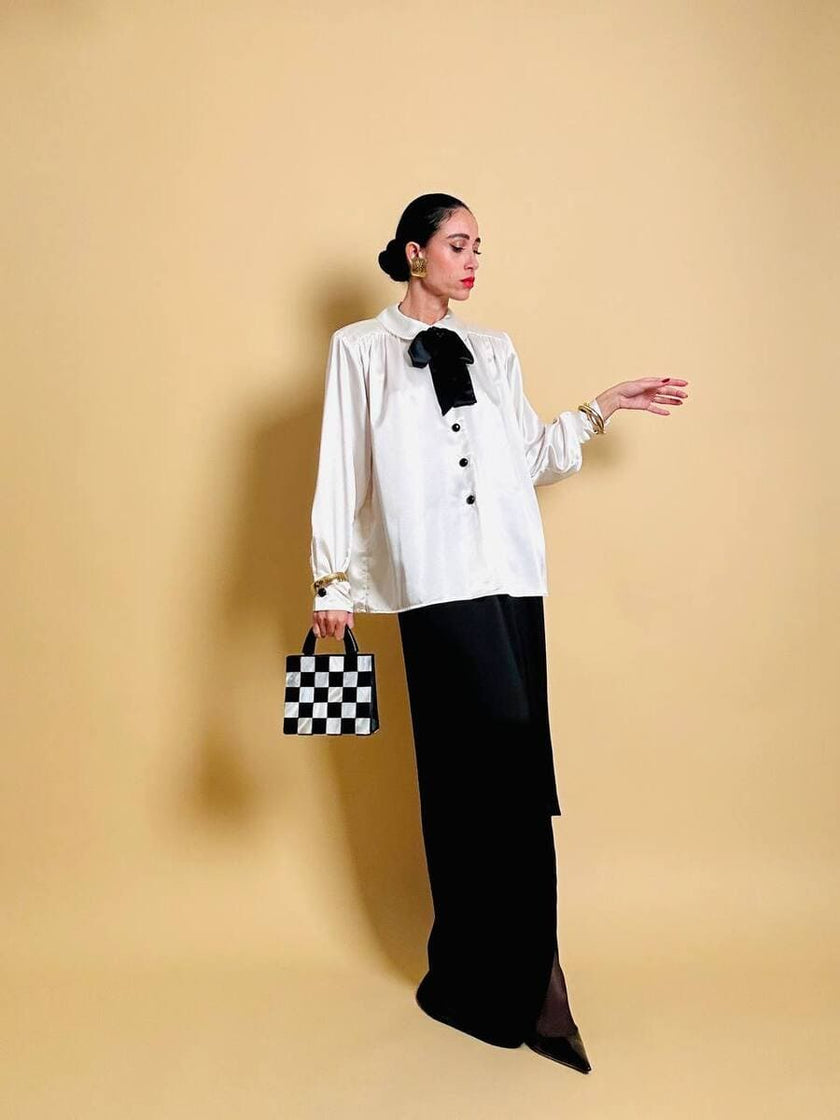 Camicia in raso bianco con fiocco nero “Yves Saint Laurent”