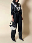Blusa vintage in pelle nera e bianca patchwork con lavorazione crochet e maniche a pipistrello