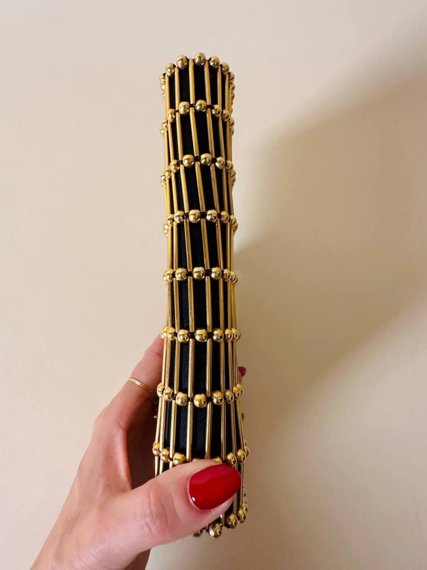 Clutch gioiello in seta nera con armatura di perline dorate “Rodo”