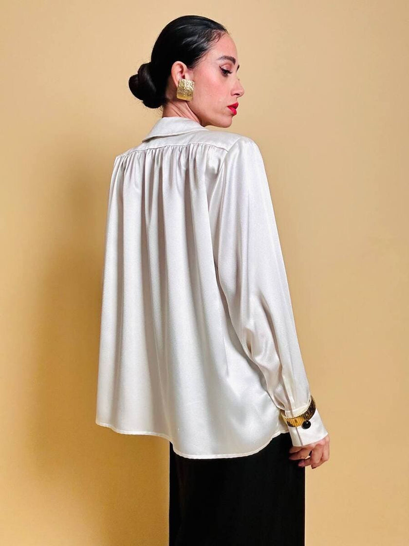 Camicia in raso bianco con fiocco nero “Yves Saint Laurent”