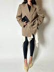 Blazer vintage Yves Saint Laurent in lana cachi doppiopetto con bottoni logati oro