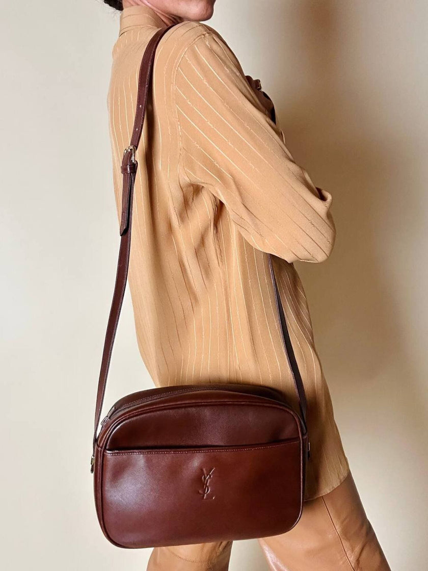 Borsa bandoulière Yves Saint Laurent in pelle marrone castagna con logo a caldo