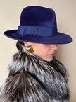 Cappello Fedora vintage blu lapislazzuli con cinta canneté tono tu tono realizzato in feltro di lapin