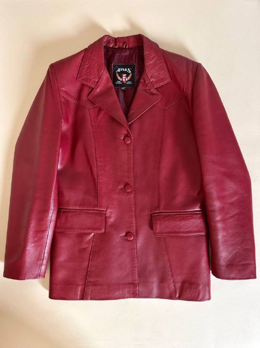 Giacca Atlas in pelle rosso carminio con bottoni ricoperti in pelle