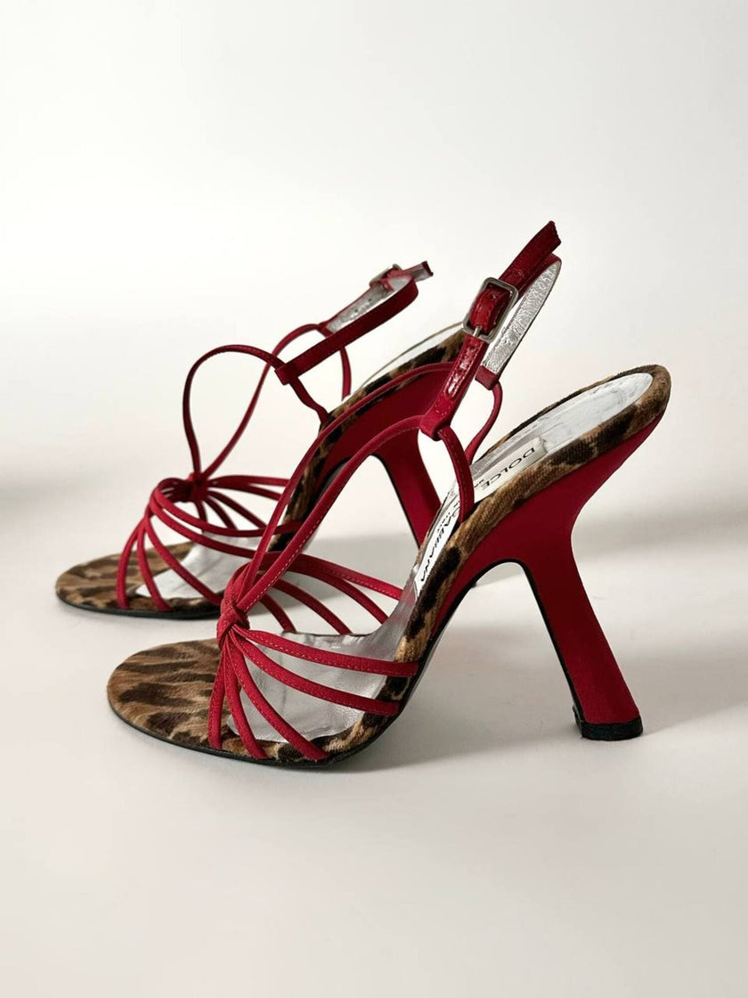 Sandalias vintage Dolce & Gabbana en crepé rojo y terciopelo con estampado de leopardo